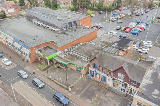 70 High Street, Kingswinford, DY6 8AE 9