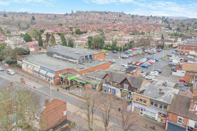 70 High Street, Kingswinford, DY6 8AE 9