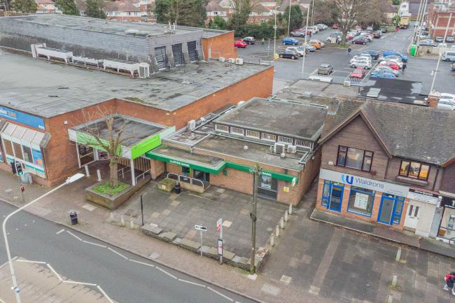 70 High Street, Kingswinford, DY6 8AE 9