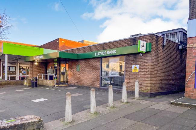 70 High Street, Kingswinford, DY6 8AE 9