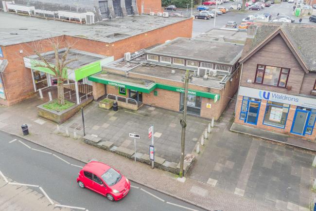 70 High Street, Kingswinford, DY6 8AE 9