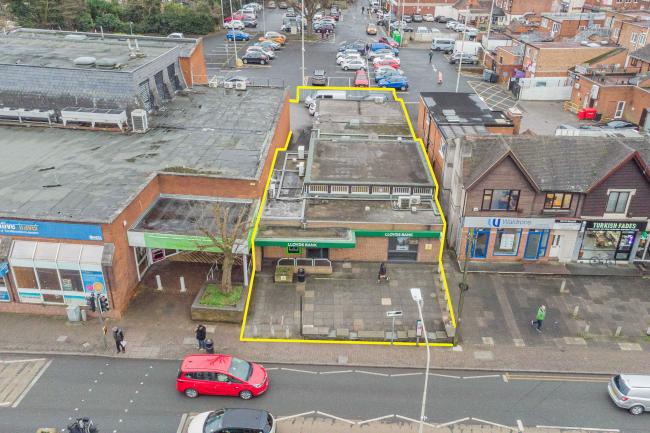 70 High Street, Kingswinford, DY6 8AE 9