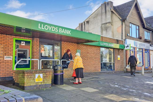 70 High Street, Kingswinford, DY6 8AE 9