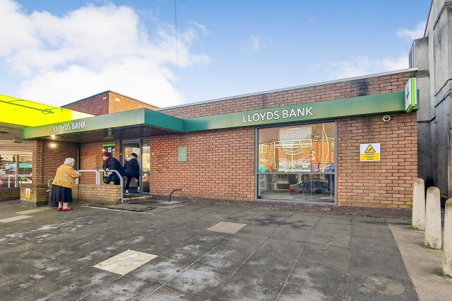 70 High Street, Kingswinford, DY6 8AE 9