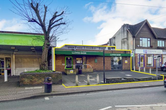 70 High Street, Kingswinford, DY6 8AE 9