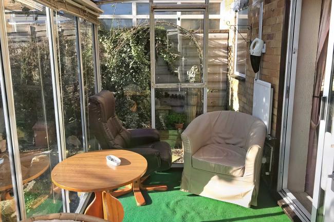 17 Bourne Avenue, Basildon, Essex, SS15 6DX 10