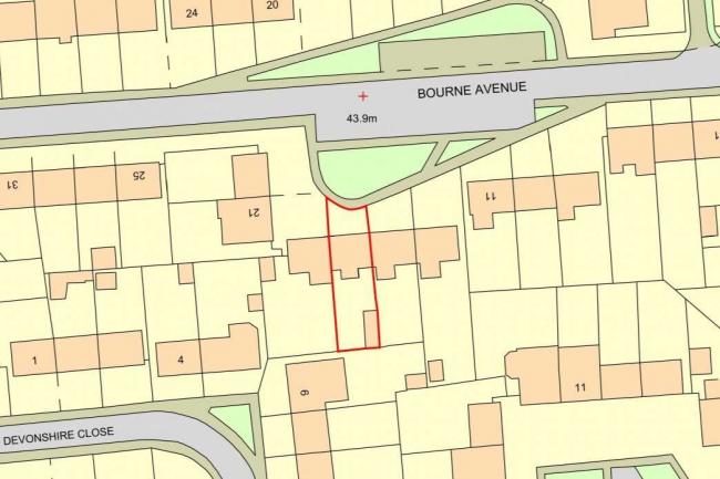 17 Bourne Avenue, Basildon, Essex, SS15 6DX 10