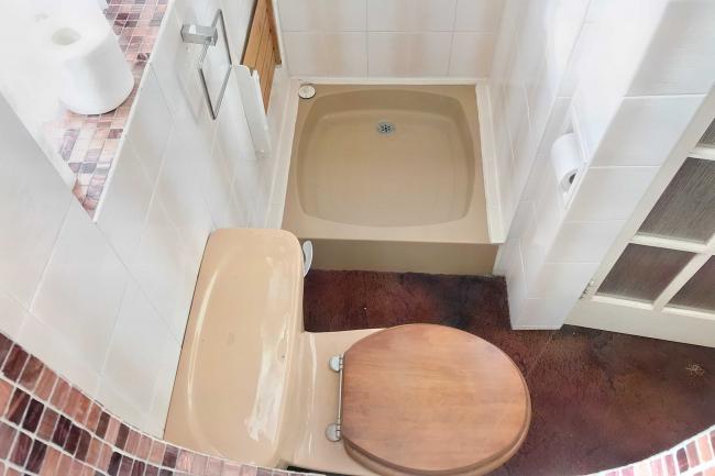 17 Bourne Avenue, Basildon, Essex, SS15 6DX 10