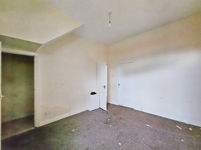 9 Lynn Grove, Blackpool FY1 2HZ 7