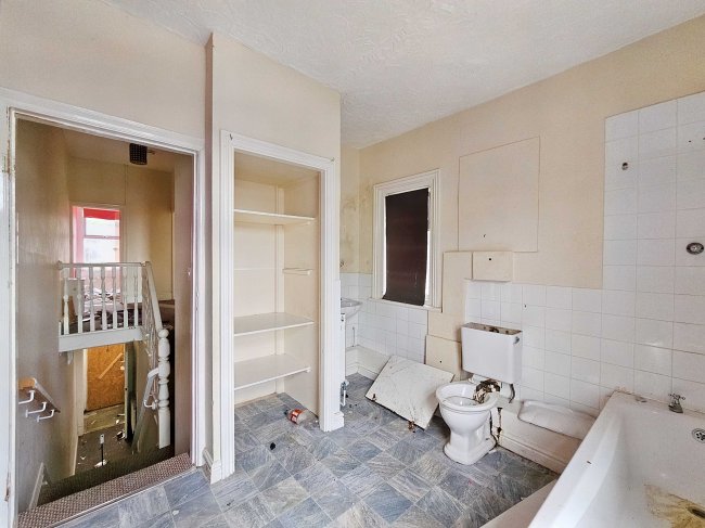 9 Lynn Grove, Blackpool FY1 2HZ 7