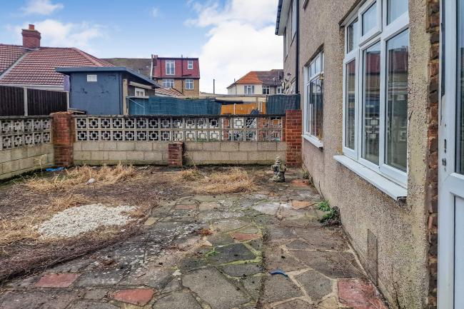 3a Headley Avenue, Wallington, SM6 8NQ 8