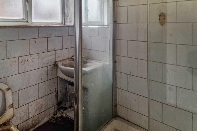 3a Headley Avenue, Wallington, SM6 8NQ 8