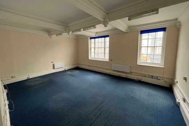 146-148 High Street, Tonbridge TN9 1BB 2