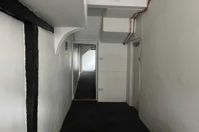 146-148 High Street, Tonbridge TN9 1BB 2