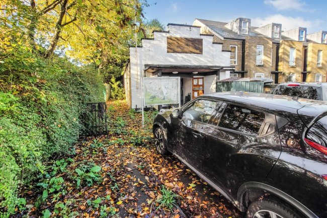 The Training Centre Park Road, Teddington, London, TW11 0AQ 10