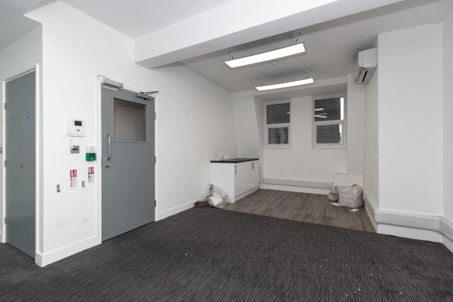 33 Southampton Street, Covent Garden, London, WC2E 7HE 6