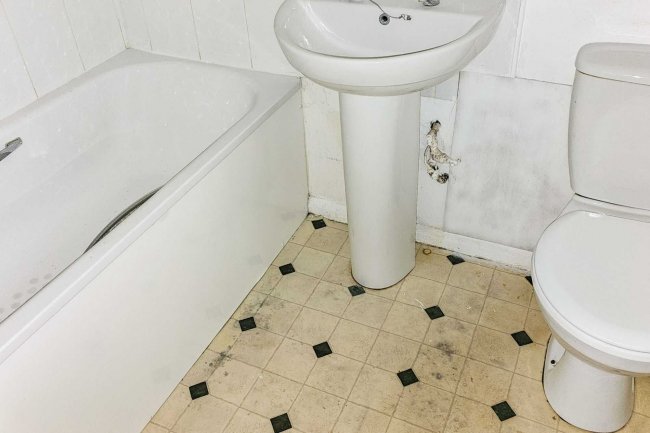 Flat 30 Atholl Court & Garage, Kingsway Gardens, Andover, SP10 4BB 4