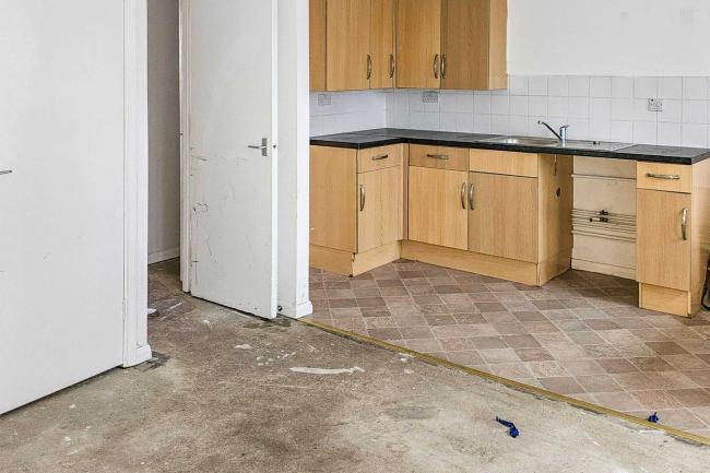 Flat 30 Atholl Court & Garage, Kingsway Gardens, Andover, SP10 4BB 4