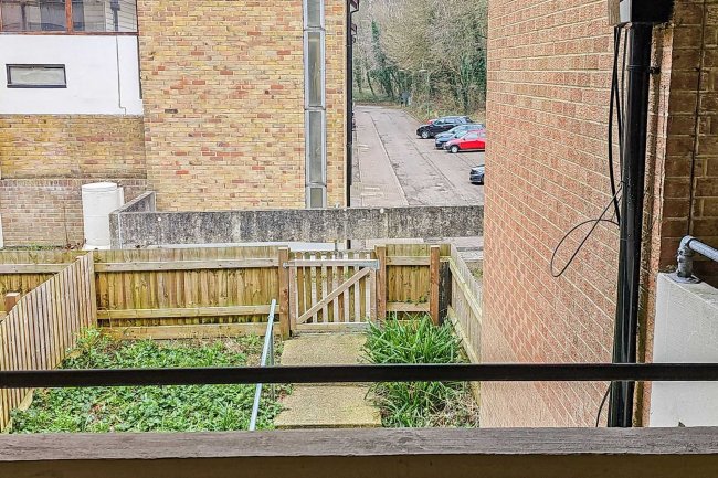 Flat 30 Atholl Court & Garage, Kingsway Gardens, Andover, SP10 4BB 4