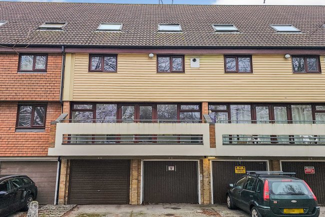Flat 30 Atholl Court & Garage, Kingsway Gardens, Andover, SP10 4BB 4