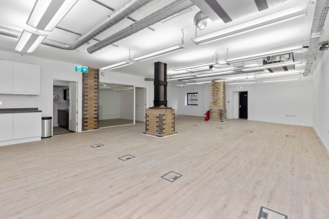 10C Warner Street, London, EC1R 5HA 3