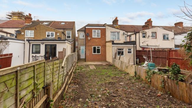 104A Hammond Road, Southall, UB2 4EH 8