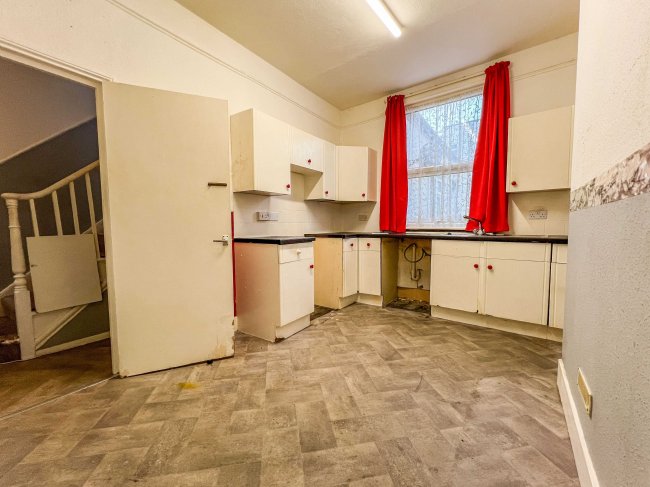 104 Queens Road, Hastings, East Sussex, TN34 1RL 8