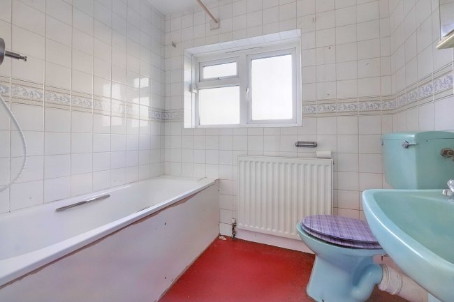 202 Coombe Valley Road, Dover, CT17 0HG 9