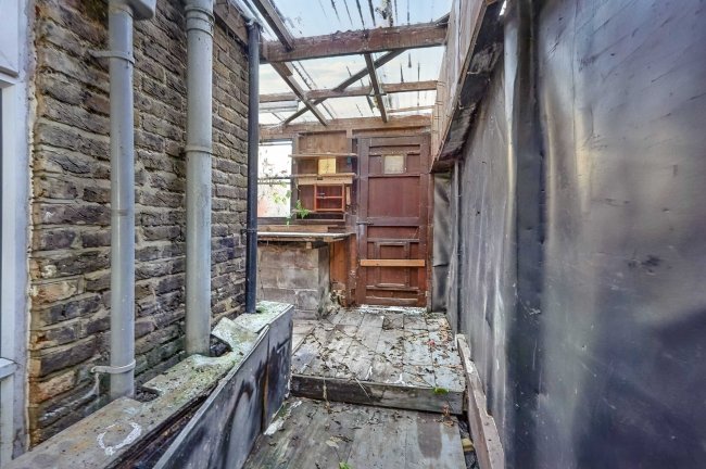 202 Coombe Valley Road, Dover, CT17 0HG 9