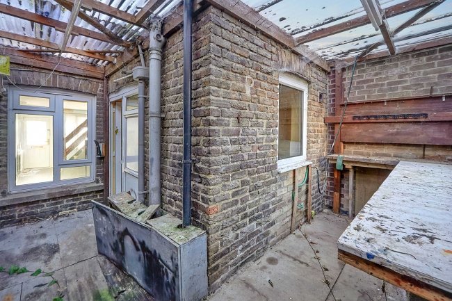 202 Coombe Valley Road, Dover, CT17 0HG 9