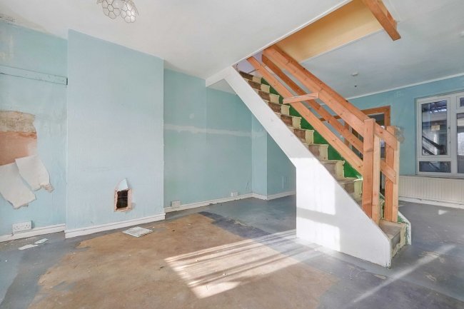 202 Coombe Valley Road, Dover, CT17 0HG 9