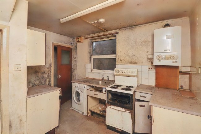 47A & 47B Lord Street, Leigh, WN7 1BY 6