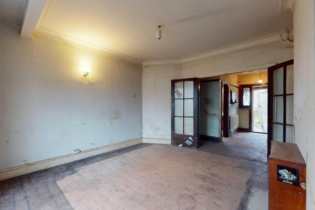 18 Blandford Avenue, Twickenham, Middlesex, TW2 6HS 6