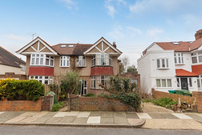 18 Blandford Avenue, Twickenham, Middlesex, TW2 6HS 6