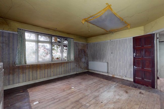 18 Blandford Avenue, Twickenham, Middlesex, TW2 6HS 6