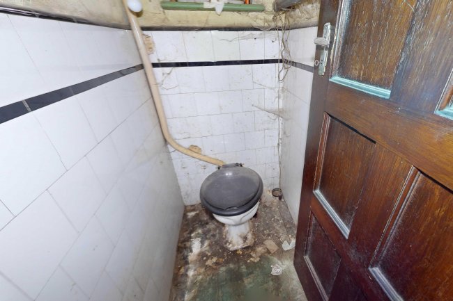 18 Blandford Avenue, Twickenham, Middlesex, TW2 6HS 6