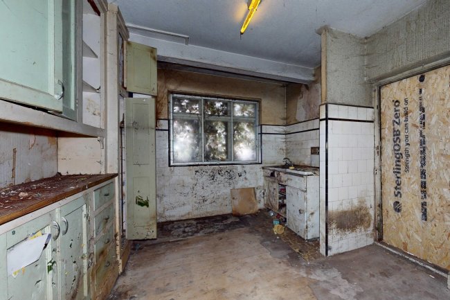 18 Blandford Avenue, Twickenham, Middlesex, TW2 6HS 6