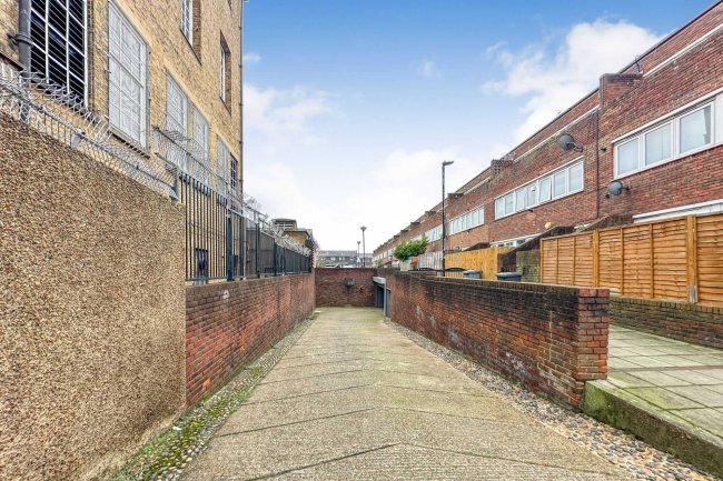 Caister House Garage, Roman Way, Islington, London, N7 8XL 8