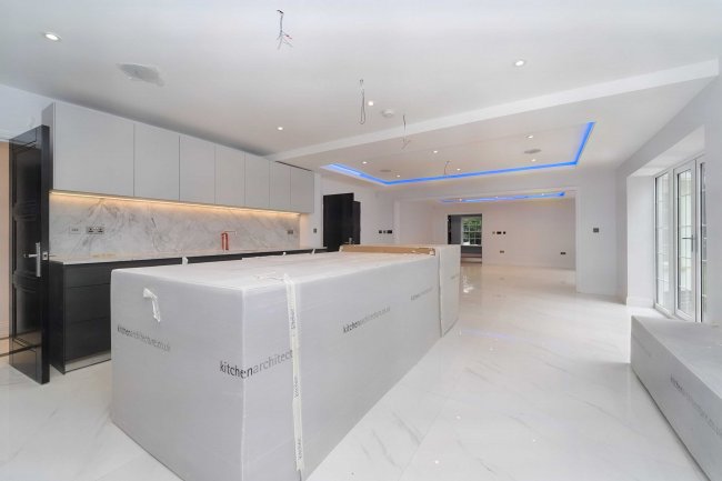 Leven House, Park Road, Slough, Berkshire, SL2 4PA 6