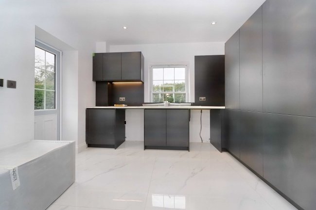 Leven House, Park Road, Slough, Berkshire, SL2 4PA 6