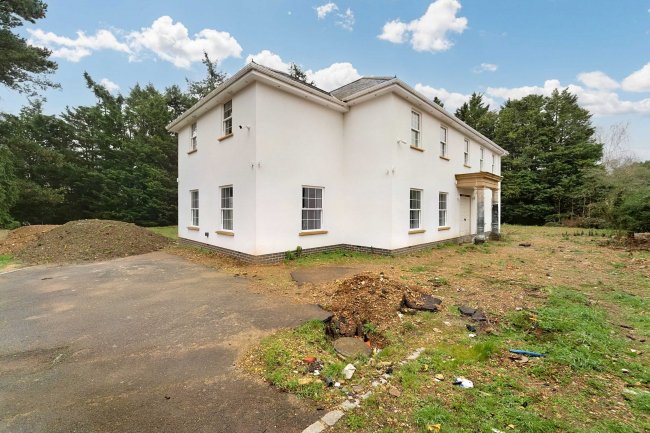 Leven House, Park Road, Slough, Berkshire, SL2 4PA 6