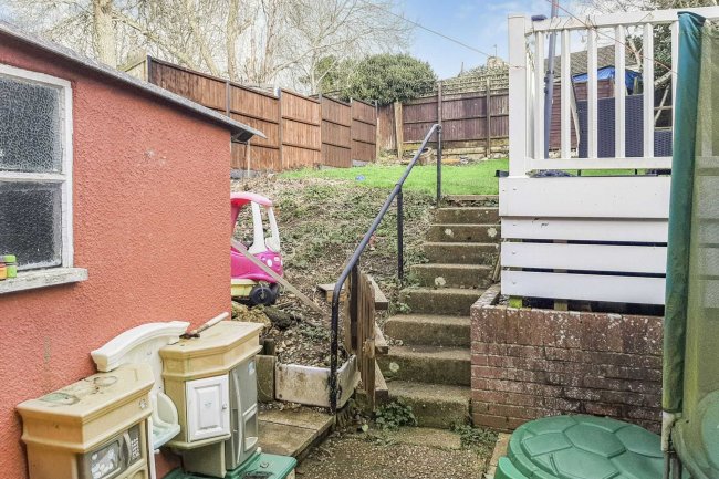 84 Pinewood Way, Salisbury, SP2 9HU 4