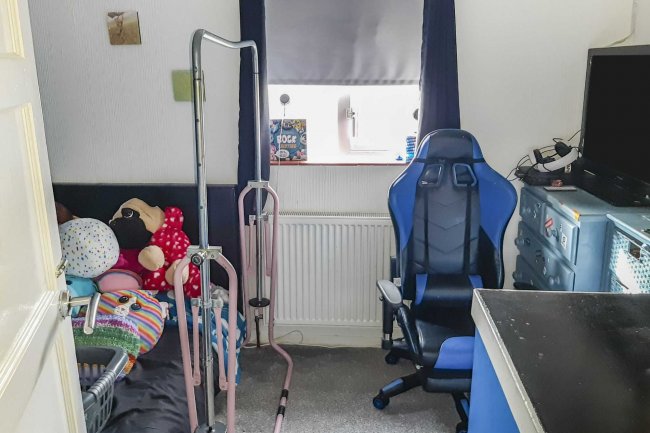 84 Pinewood Way, Salisbury, SP2 9HU 4