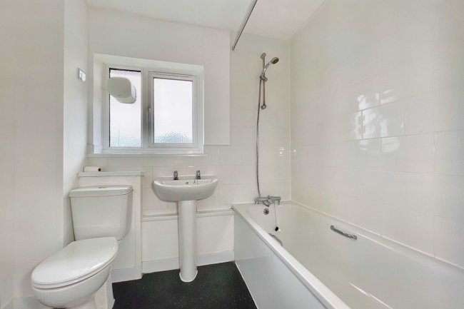 66b Glasshouse Lane, Exeter EX2 7BU 3