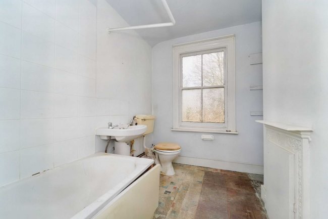 149 Wendover Road, Staines Upon Thames, Surrey, TW18 3DQ 9