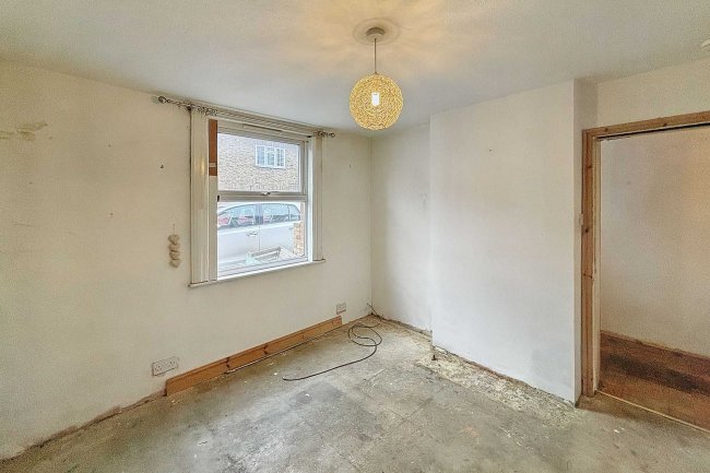 21 Tolson Road, Old Isleworth, TW7 7AE 8