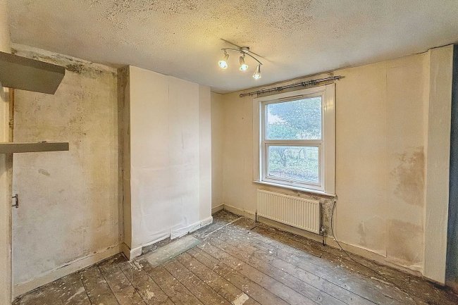 21 Tolson Road, Old Isleworth, TW7 7AE 8