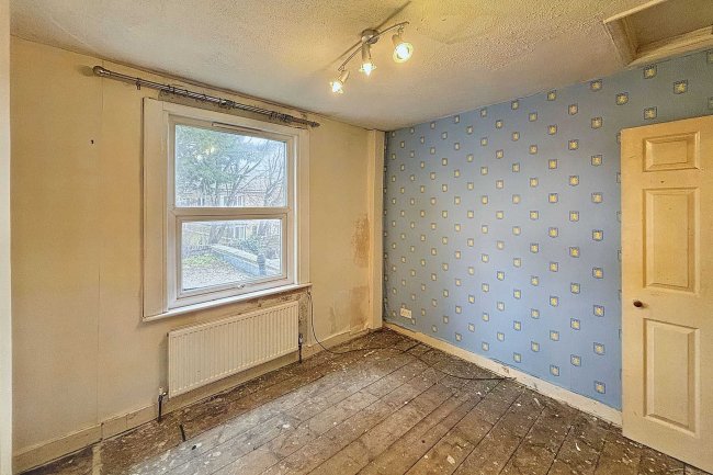 21 Tolson Road, Old Isleworth, TW7 7AE 8