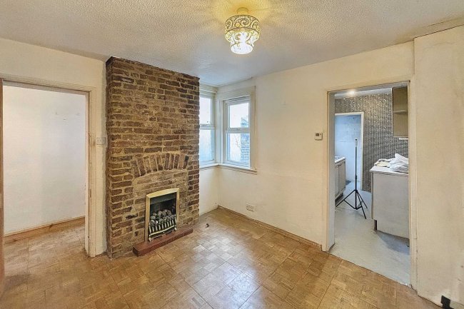 21 Tolson Road, Old Isleworth, TW7 7AE 8