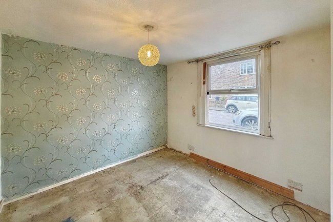 21 Tolson Road, Old Isleworth, TW7 7AE 8